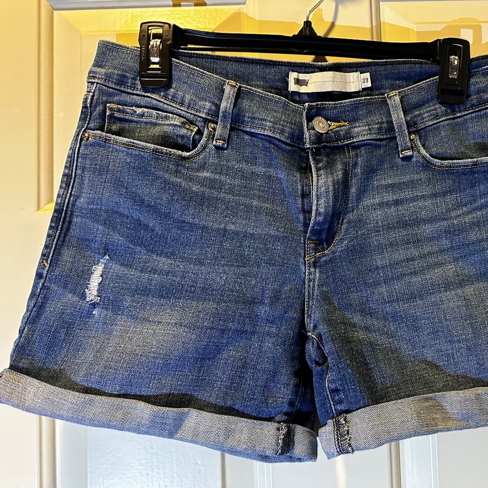 Levi's Cuffed Short Shorts Size 29